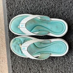 Nike memory foam flip flops White & Aqua
